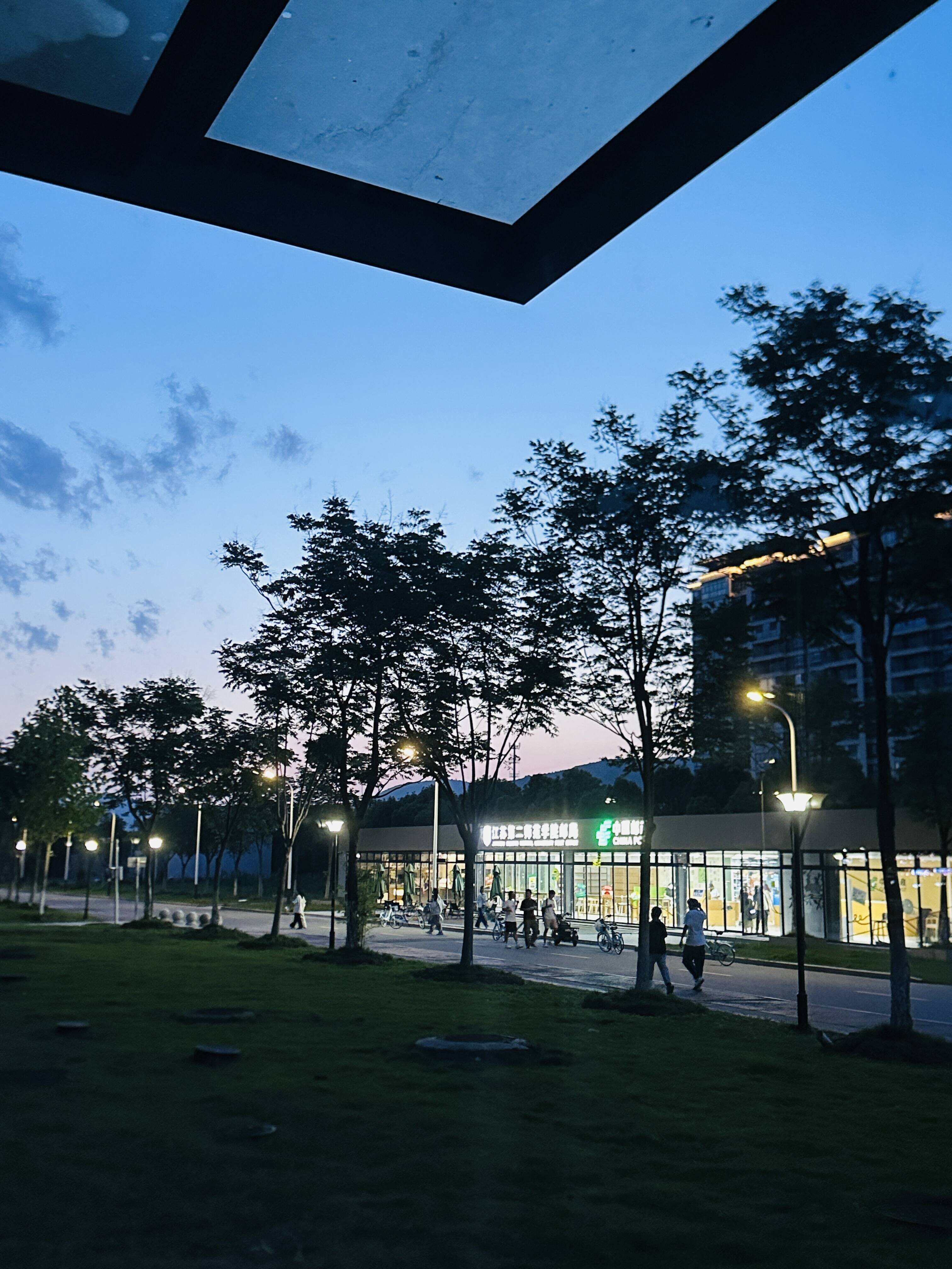 江南好，风景旧曾谙